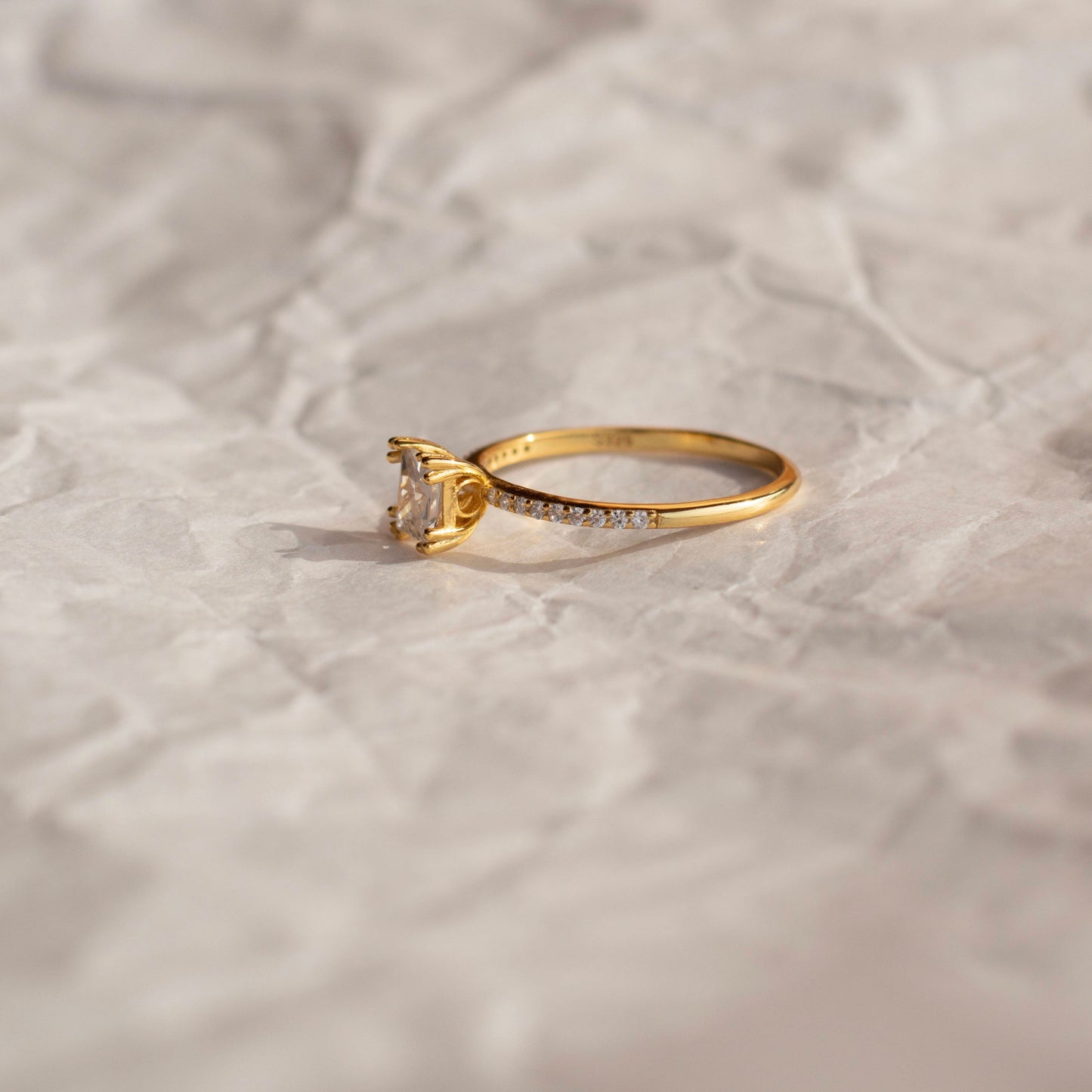 ANELLO IN ORO E ZIRCONI KAIRO