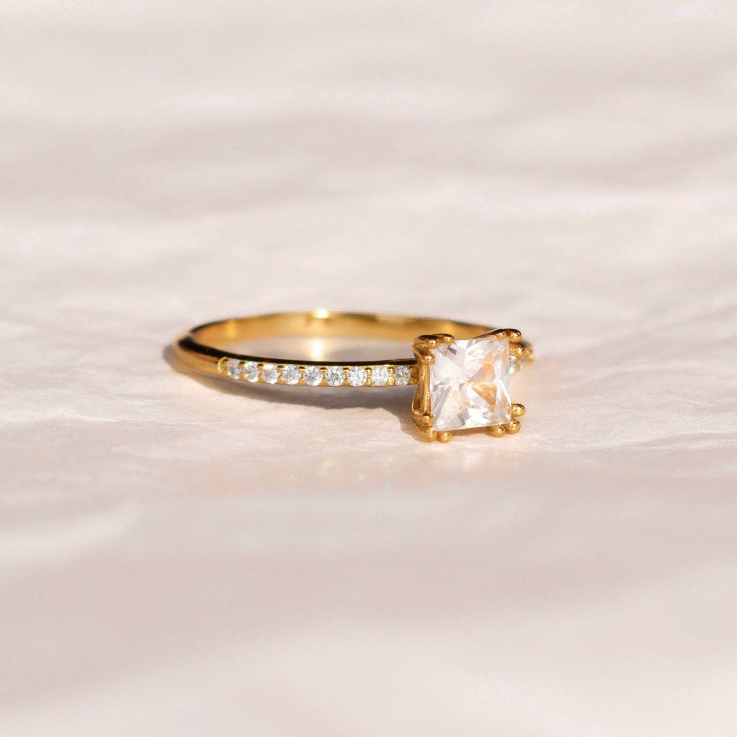 ANELLO IN ORO E ZIRCONI KAIRO