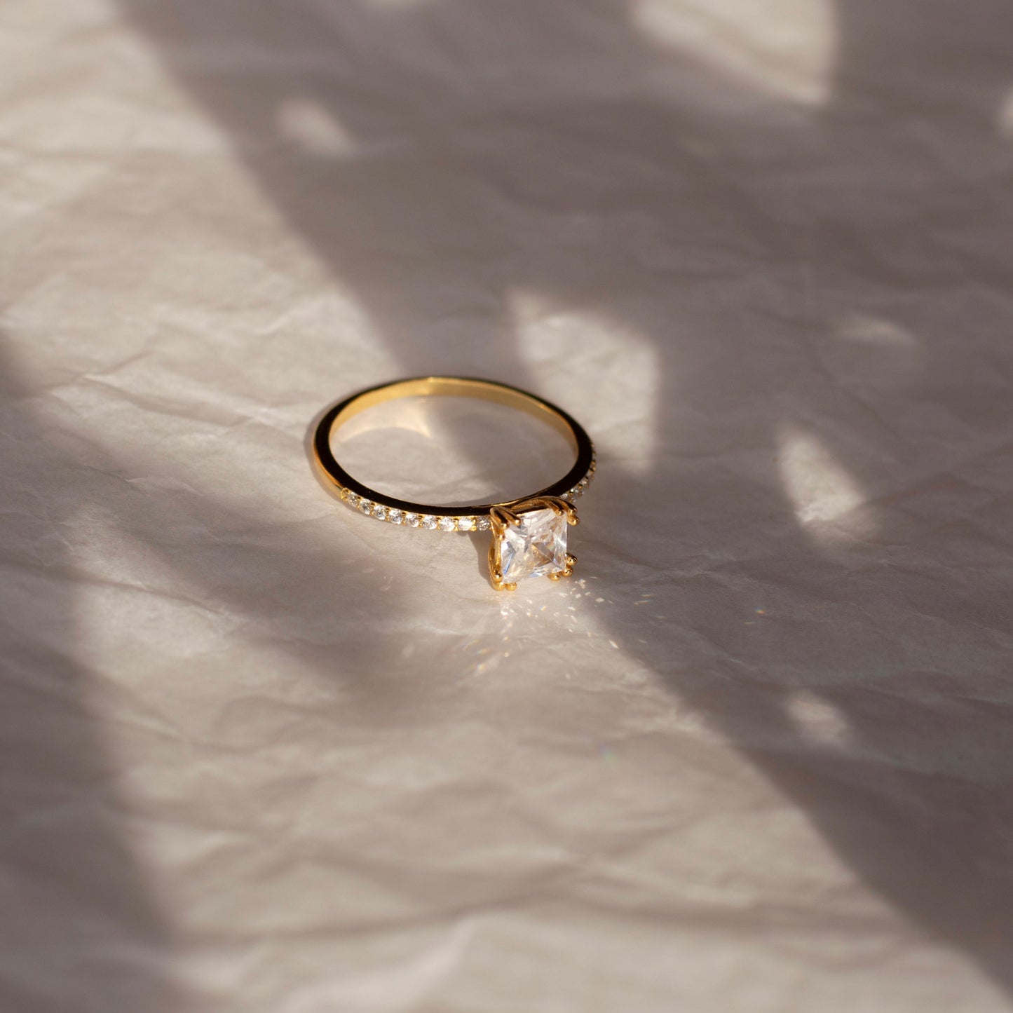 ANELLO IN ORO E ZIRCONI KAIRO